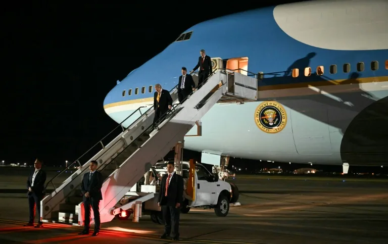 Trump Flies to Britain on a Smaller Plane Trump Flies to Britain on a Smaller Plane - General News | Krihaa